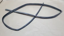 84-88 TOYOTA PICKUP 4RUNNER GLASS RUN CHANNEL WINDOW RUBBER SEAL RIGHT PASSENGER