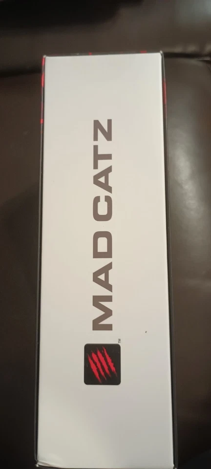 Mad Catz M.O.J.O. M1 Lightweight Optical Gaming Mouse - Image 3 of 4