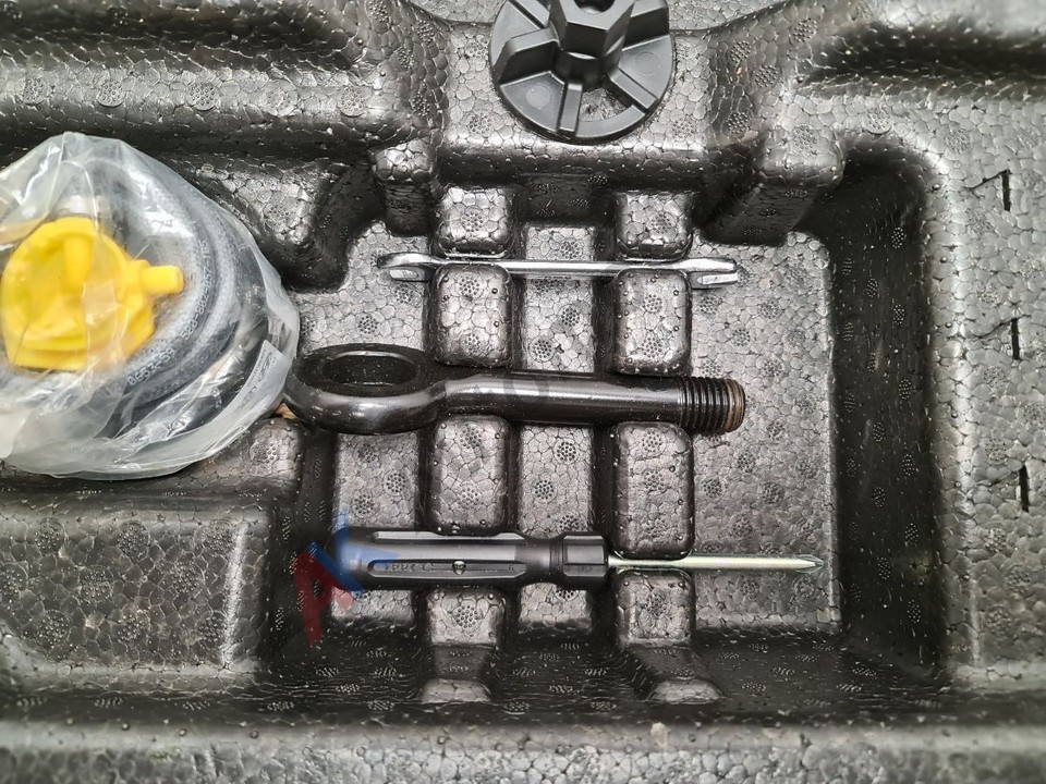 Kia Picanto MK2 20112017 Tool Kit Tow Eye Tyre Repair with Foam