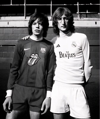 Sehr seltenes großes Foto John Lennon und Mick Jagger 1970er Jahre Wohltätigkeitsfußballspiel