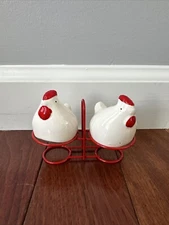 Primitive Vintage Chicken Salt & Pepper Shakers In Red Tin Holder Wire Holder