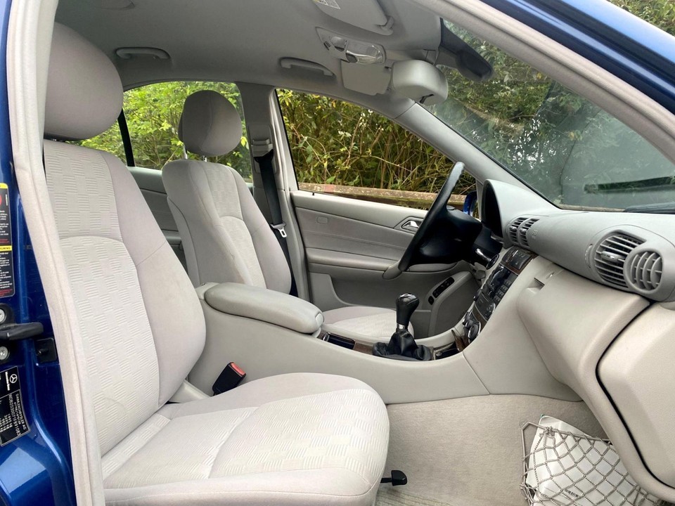 LEFT HAND DRIVE 2006 MERCEDES BENZ C CLASS 2.1 C220 CDI [DIESEL] UK REG