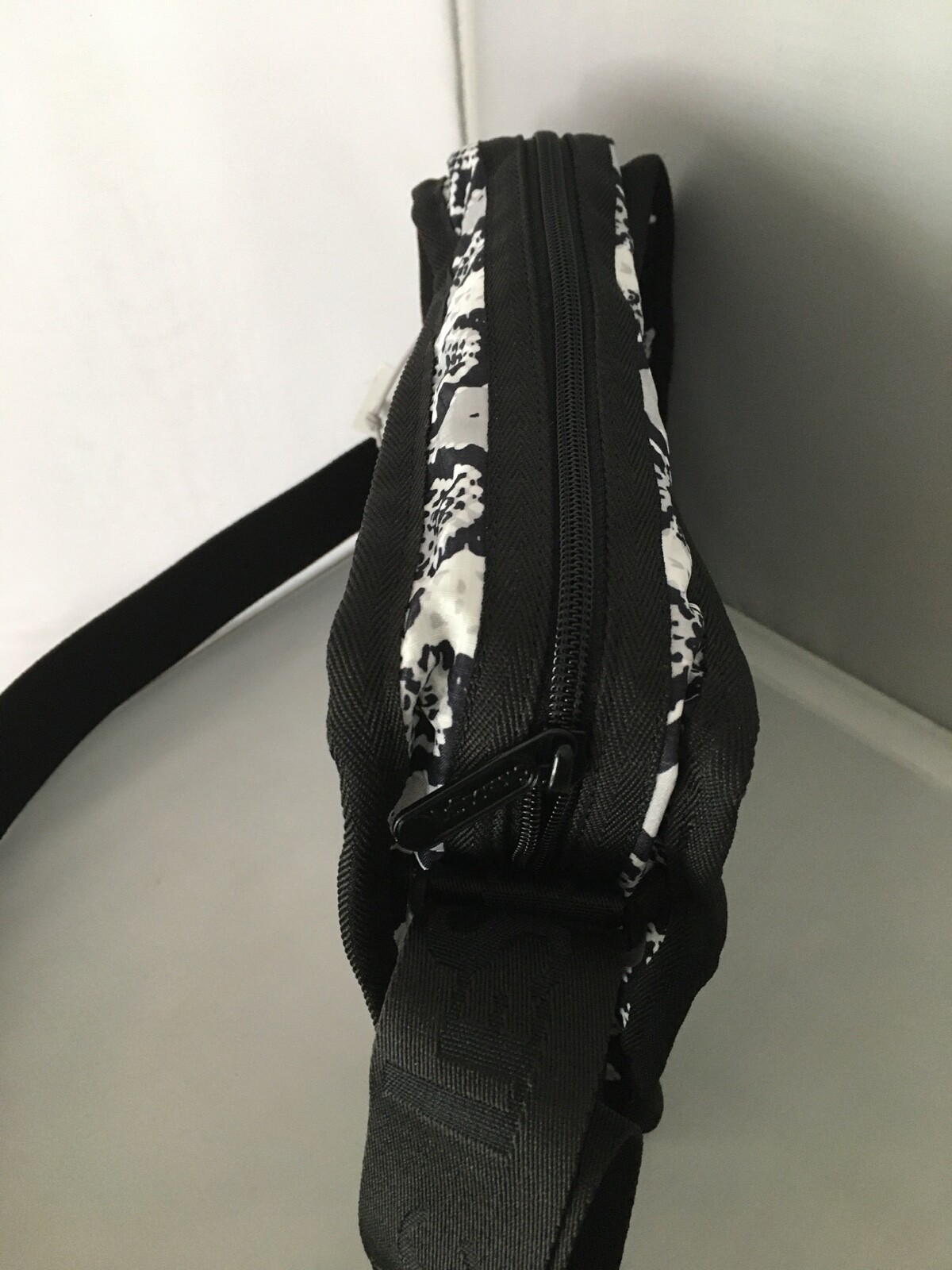 sold out LeSportsac Gabrielle между Востоком и Западом