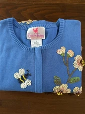 Quaker Women’s Size M Flowers and Bees Sweater/cardigan.