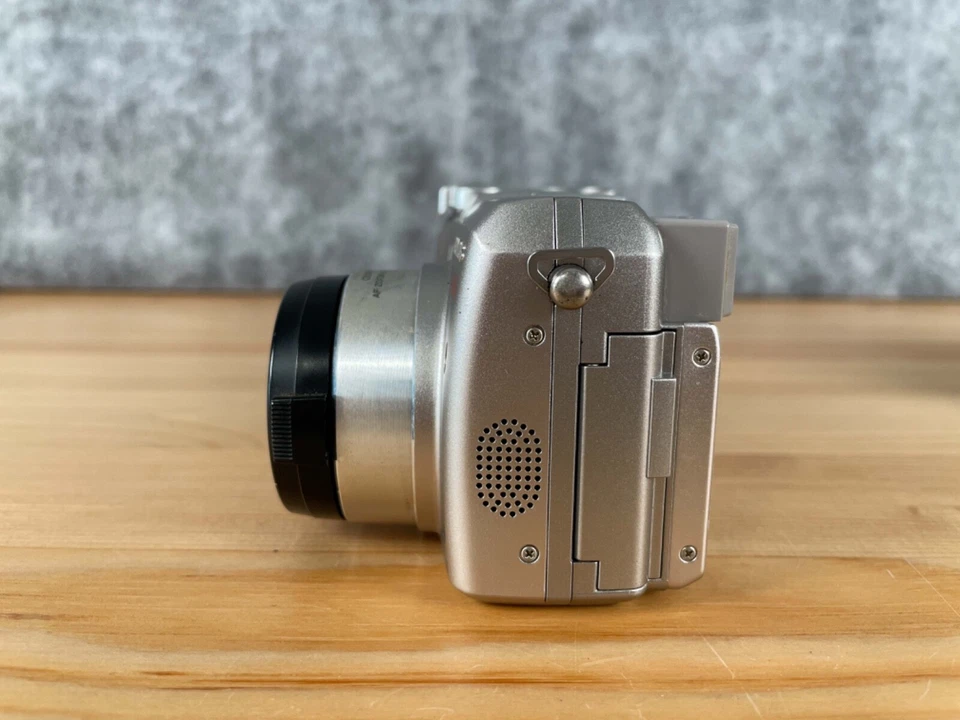 Olympus Digital Camera C-750 Ultra Zoom 4.0MP Silver Digital Camera - Image 3 of 4