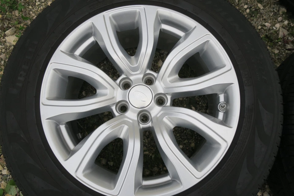 Range Rover Evoque Alufelgen 8x18 ET45 EJ32-1007 Sommer Allwetter 235 60 _810 - Bild 2 von 4