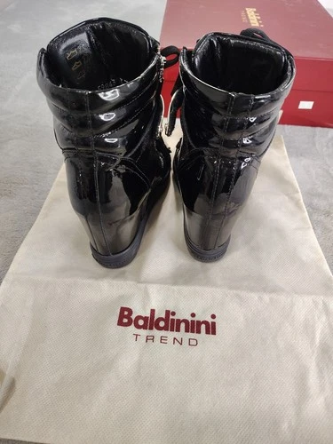 Baldinini Womens Patent Wedge Boots Sz. 37 $575.00 Retail. Flawed image 4