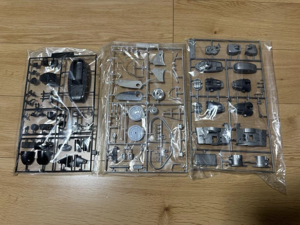 Tamiya 1/6 Bmw R75/5 Plastic Model Kit Motorcycle Replica Assembly Hobby Kit - Image 4 of 4