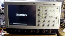 Tektronix TDS 7104 4Ch 1GHz 10GSa/s Digital Phosphor Oscilloscope AS-IS