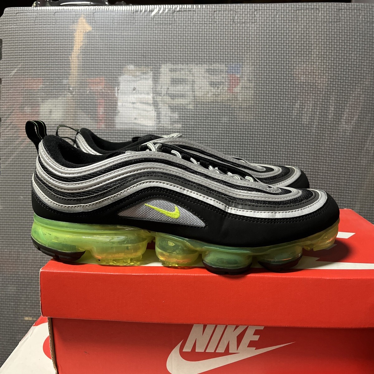 nike air vapormax 97 neon