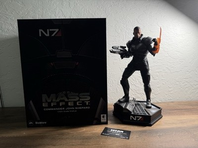 Mass Effect Commander Shepard Statue Dark Horse Edition