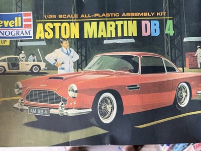 Revell Monogram 1/25 1960 Aston Martin DB4 Model Kit
