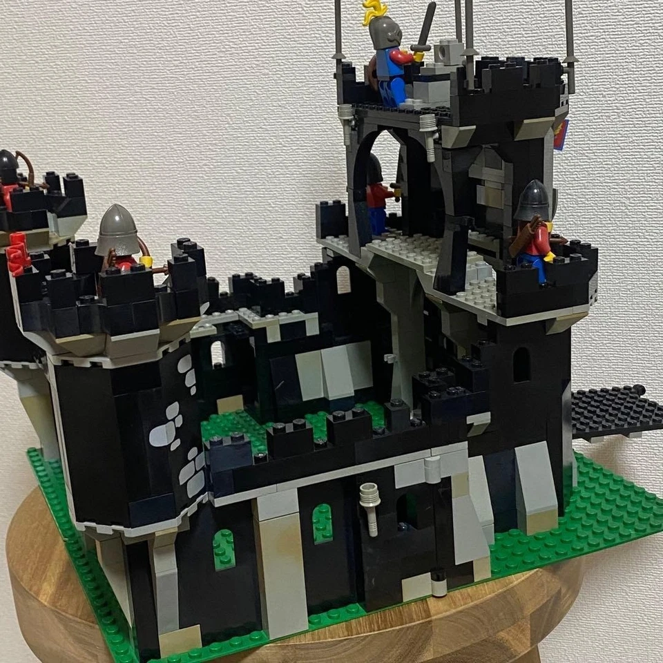 LEGO Legoland Black Monarch's Castle 6085 In 1988 Used Retired As Is - Image 4 of 4