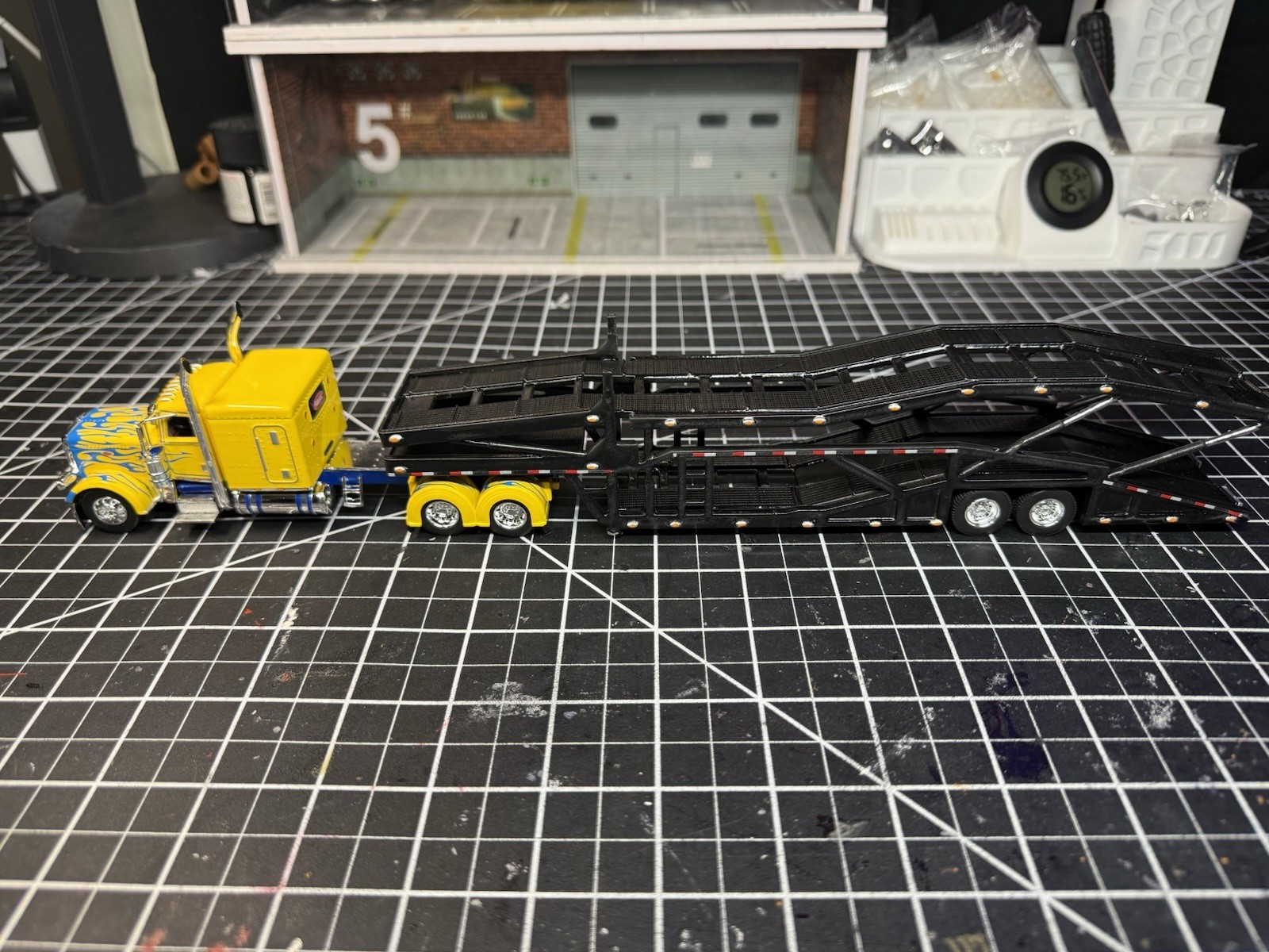 CUSTOM MADE CAR HAULER TRAILER FOR DCP 1/64 TRUCKS