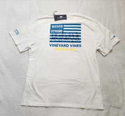 New men's M L Vineyard Vines wicked strong Boston Marathon flag short sleeve tee