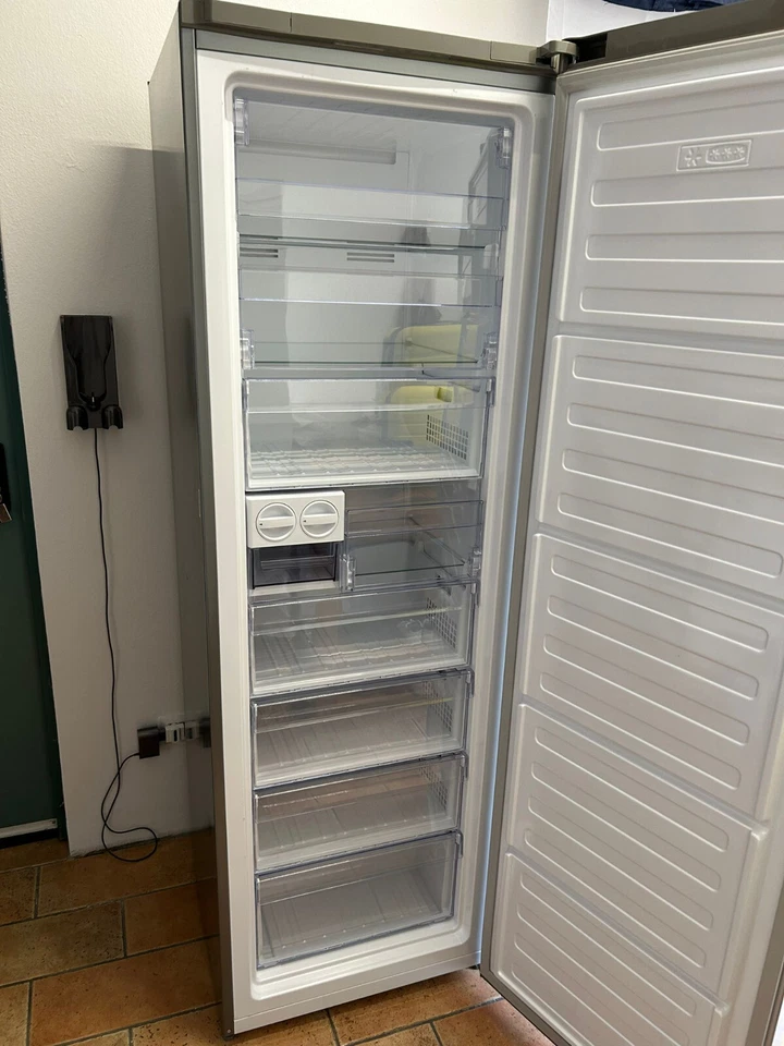 congelatore Beko no frost a colonna - Immagine 2 di 4