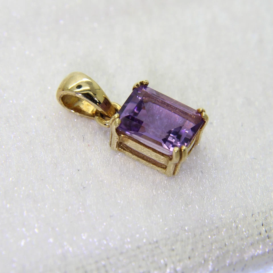 Colgante de amatista natural de oro de 9 quilates Foto 2 de 4