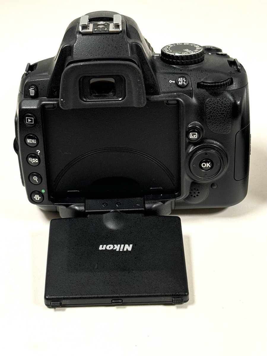 Nikon D5000 DSLR With AF-S Nikkor 18-55mm Lens,2 Batteries Nikon D5000 DSLR With AF-S Nikkor 18-55mm Lens,2 Batteries