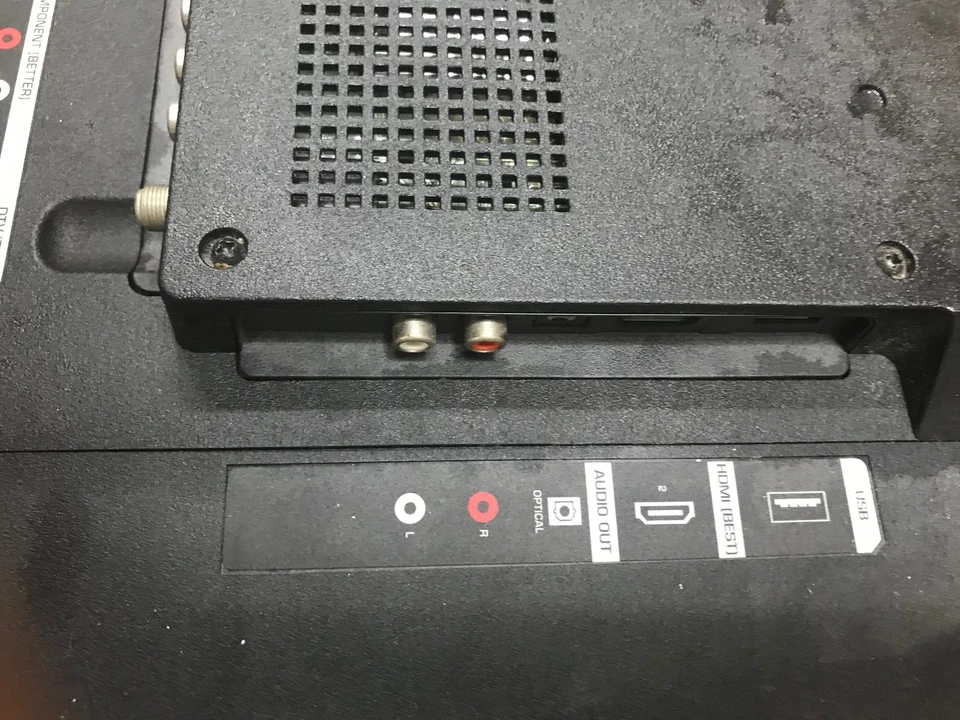 Vizio E-Series E231-B1 32" 720p HD LED LCD Television- WITH REMOTE LWZQPKEQ26017 - Image 3 of 4