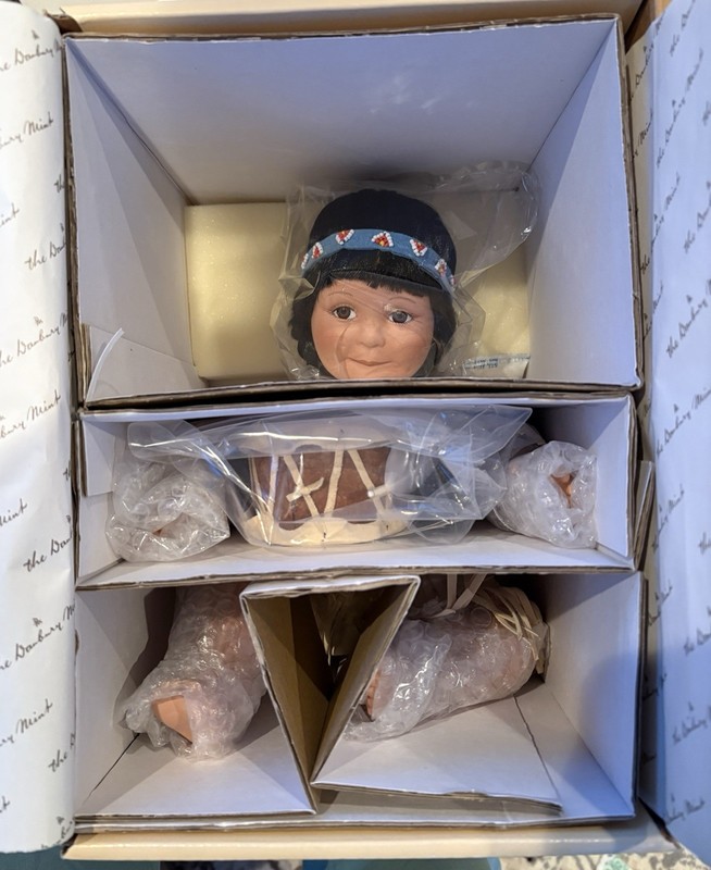 Perillo Artaffects Song Of The Sioux A Doll Classic By Perillo - NIB