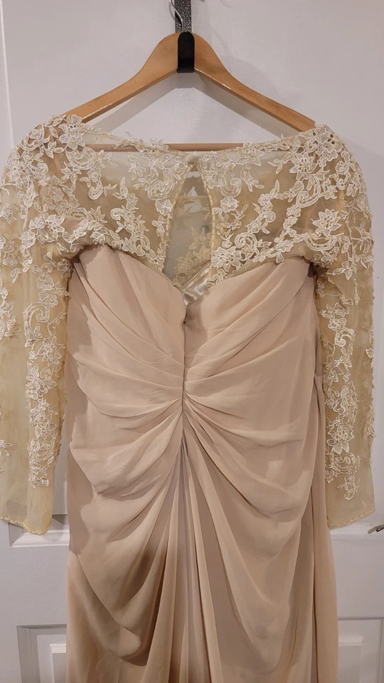 Vestido de noiva mãe da noiva XL 16-18 bege renda reunida com miçangas Ada's Bridal - Imagem 3 de 4