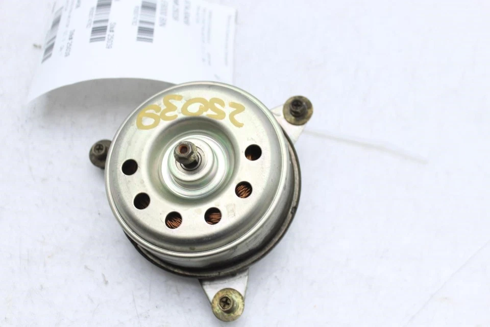 Двигатель вентилятора охлаждения радиатора подходит для 06–10 INFINITI M35 74782 - Изображение 3 из 4