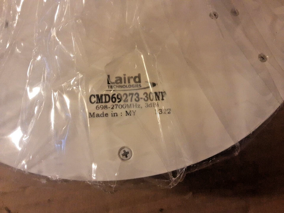 Laird Technologies CMD69273-30NF 960 MHz 2-port MIMO Ceiling Mount Antenna - Image 4 of 4