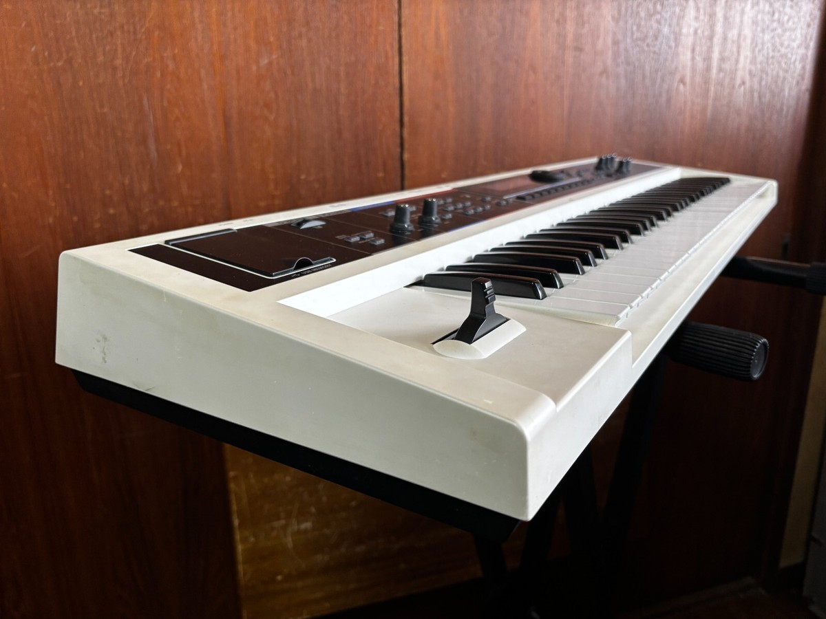 Roland Juno-Di Portable 61-key Mobile Synthesizer White color w