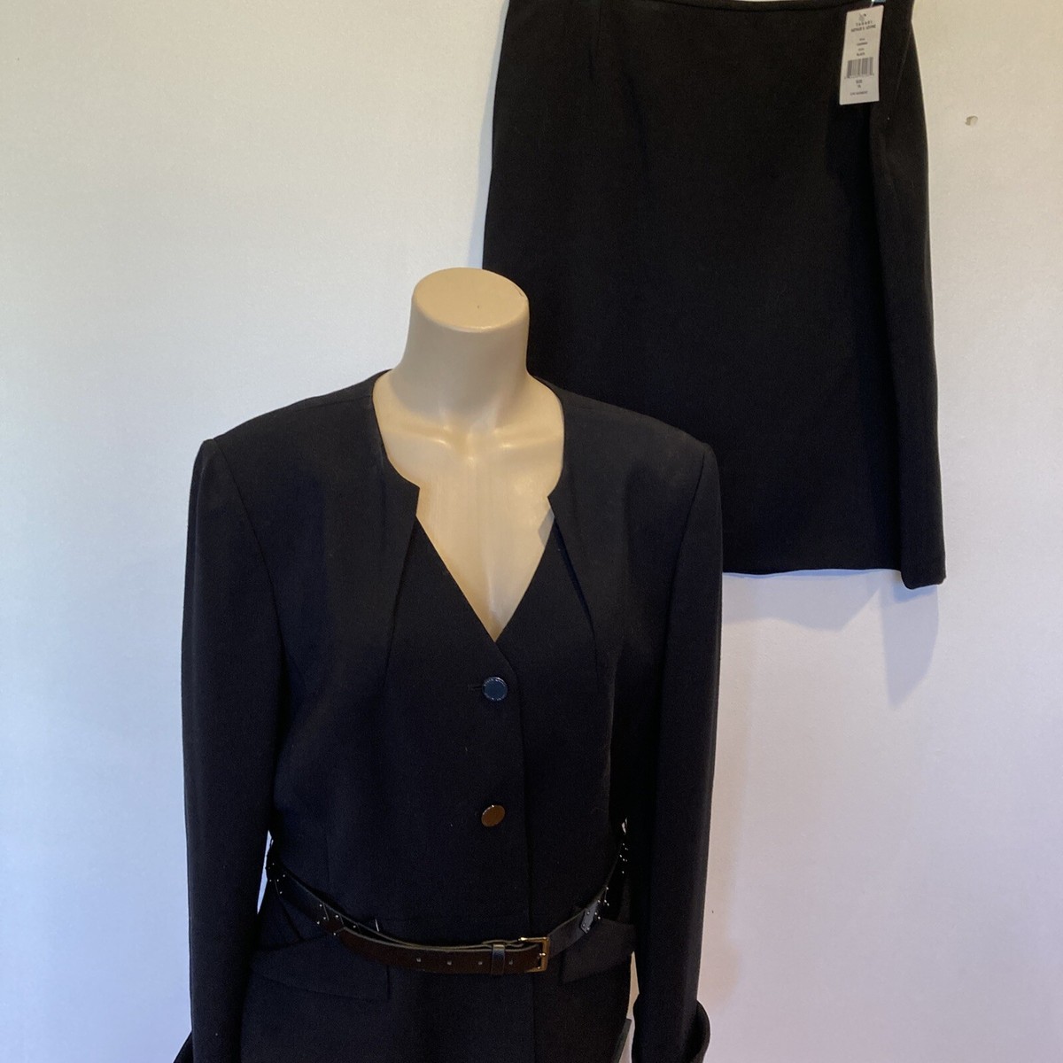 New Tahari size 18 black belted skirt suit