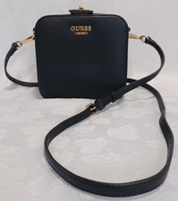 VINTAGE GUESS BLACK FAUX PEBBLED LEATHER SQUARE CROSSBODY BAG