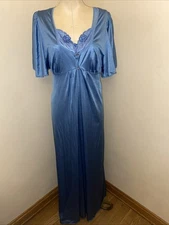 Vtg. Unbranded Sz.Large 100% Nylon Blue Nightgown/Robe Set  Short Sleeve Robe