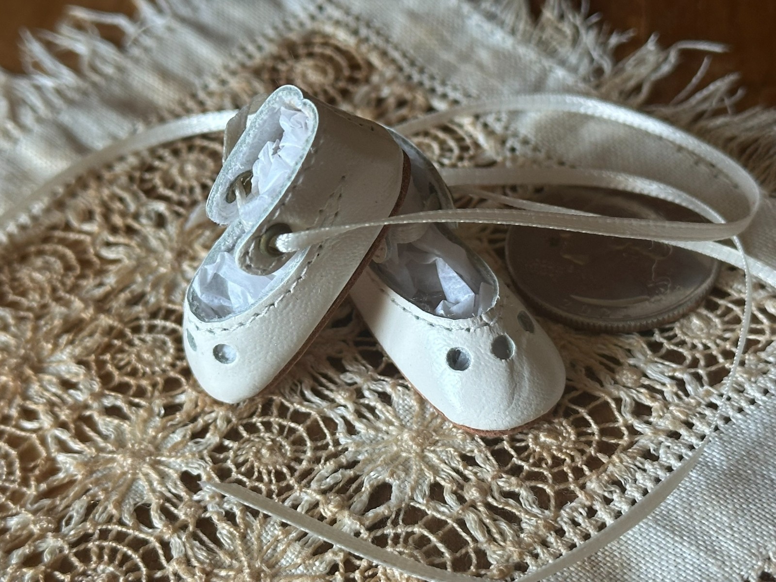 ebay category 262348 Doll Shoes: Small,