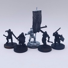 Lord of The Rings: Uruk-Hai Squad with Standard Bearer BSB56