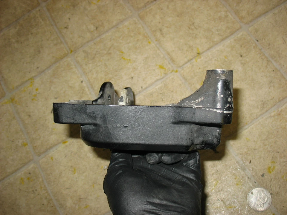 83 YAMAHA XV920 VIRAGO MEDIANOCHE LADO IZQUIERDO ESTRIBO SOPORTE PASO Foto 3 de 4