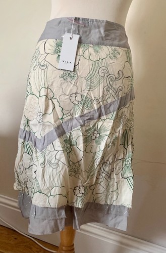 BNWT Vila Green and Silver Sequin Embellished Floral Skirt Size S UK 10-12 - Picture 9 of 10