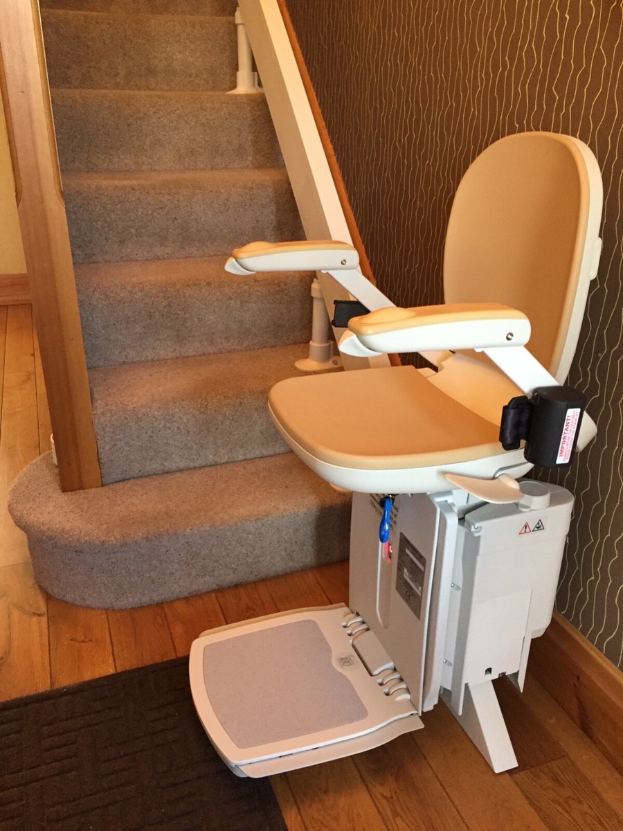 Preloved latest model Acorn 180 T565 Curved Stairlift Fitted with
