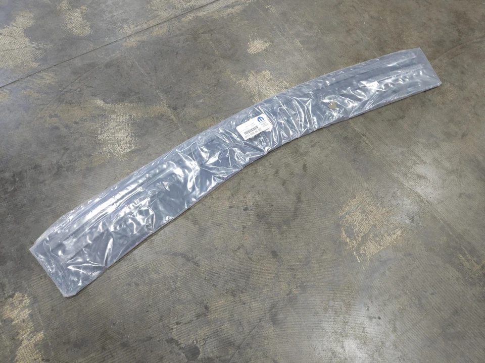 Almohadilla de parachoques trasero negra genuina OEM Mopar Jeep 5159080AA 05-10 Grand Cherokee Foto 2 de 3