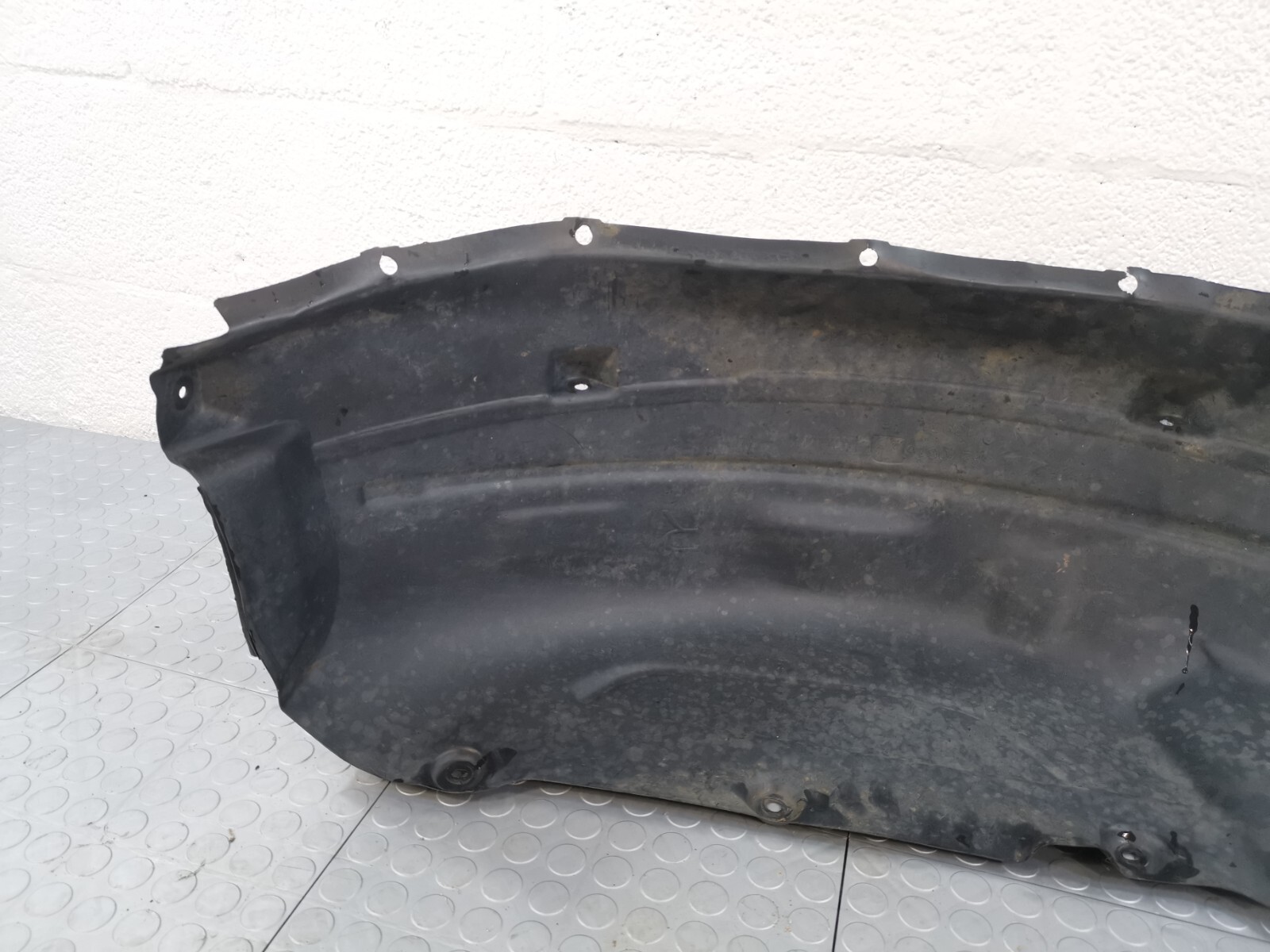 2017 - 2020 Maserati Levante REAR LEFT DRIVER SIDE FENDER ARCH SPLASH GUARD