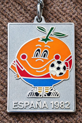 🔴FOOTBALL 1982 FIFA World Cup - ESPANA 82 - Naranjito mascot