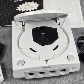 Sega Dreamcast Console HKT-3020 Bundle Controller 2 VMUs Manuals Cables NTSC-U