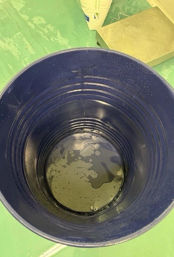 Fusto In ferro Capacità 240 Litri Usato Per Prodotti Alimentari. Coperchio Inclu - Immagine 2 di 2