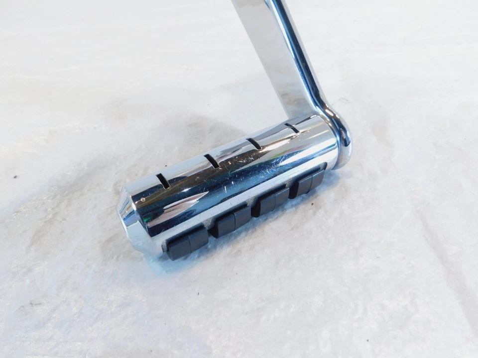 Reposapiés ajustables para pasajero trasero Harley Road King & Electra Glide Foto 3 de 4