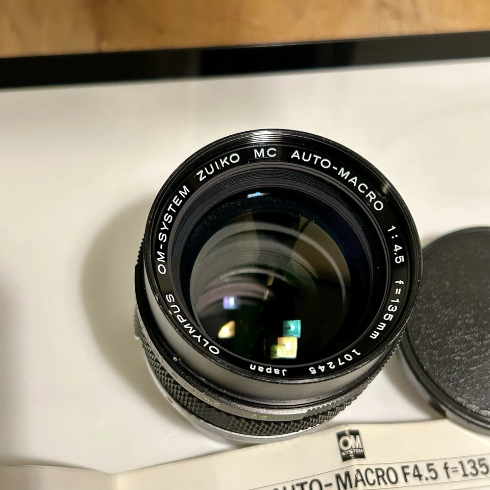 Beautiful! Olympus OM SYSTEM Zuiko 135mm F4.5 Auto Macro From JAPAN. Caps Manual - Image 2 of 4