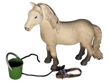 Schleich Fjordpferd mit Eimer und Halfter Spielfigur Pferd beige