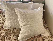 SIMPLY SHABBY CHIC WHITE DAMASK LACE PILLOW SHAMS 2 EURO SQUARES