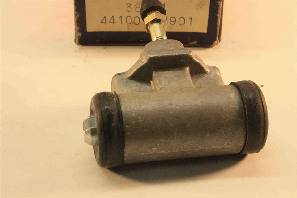 Cilindro de freno trasero para DATSUN NISSAN 44100-M4901 se adapta a F10 310 Sentra Stanza Foto 3 de 4