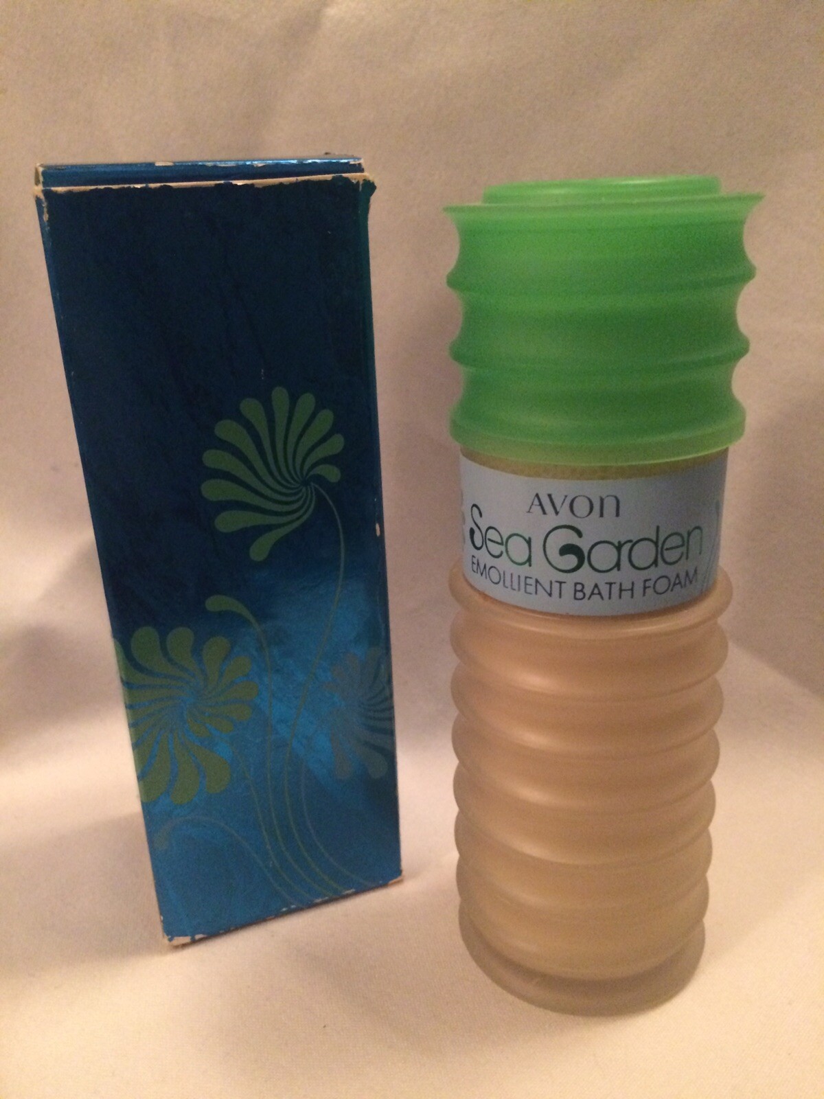 VINTAGE AVON 1970 SEA GARDEN EMOLLIENT  BATH FOAM 5 FL. OZ.  ~ NEW OLD STOCK