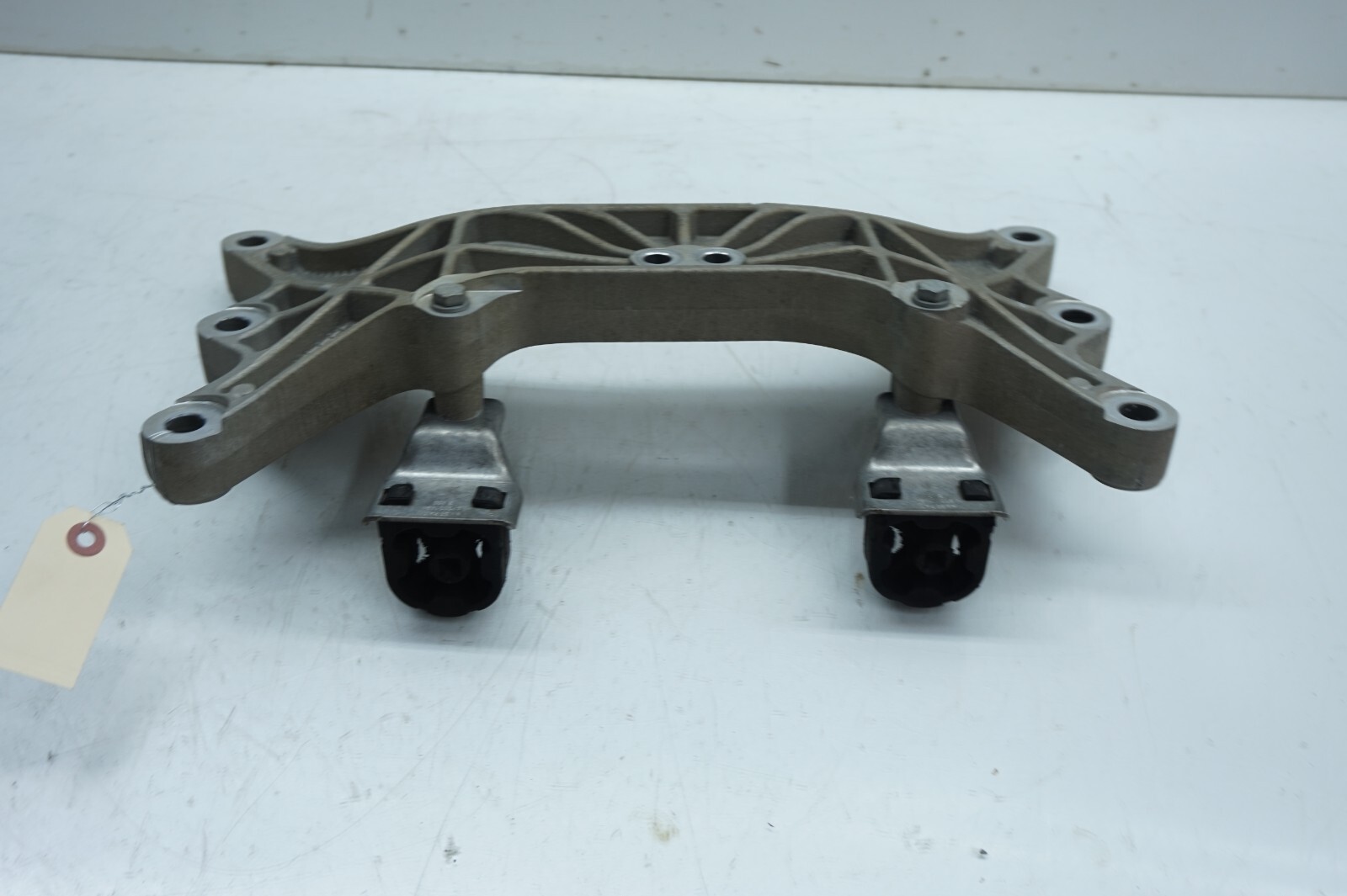 2014-2019 Maserati Ghibli OEM Transmission Mount Bracket Support 670003953