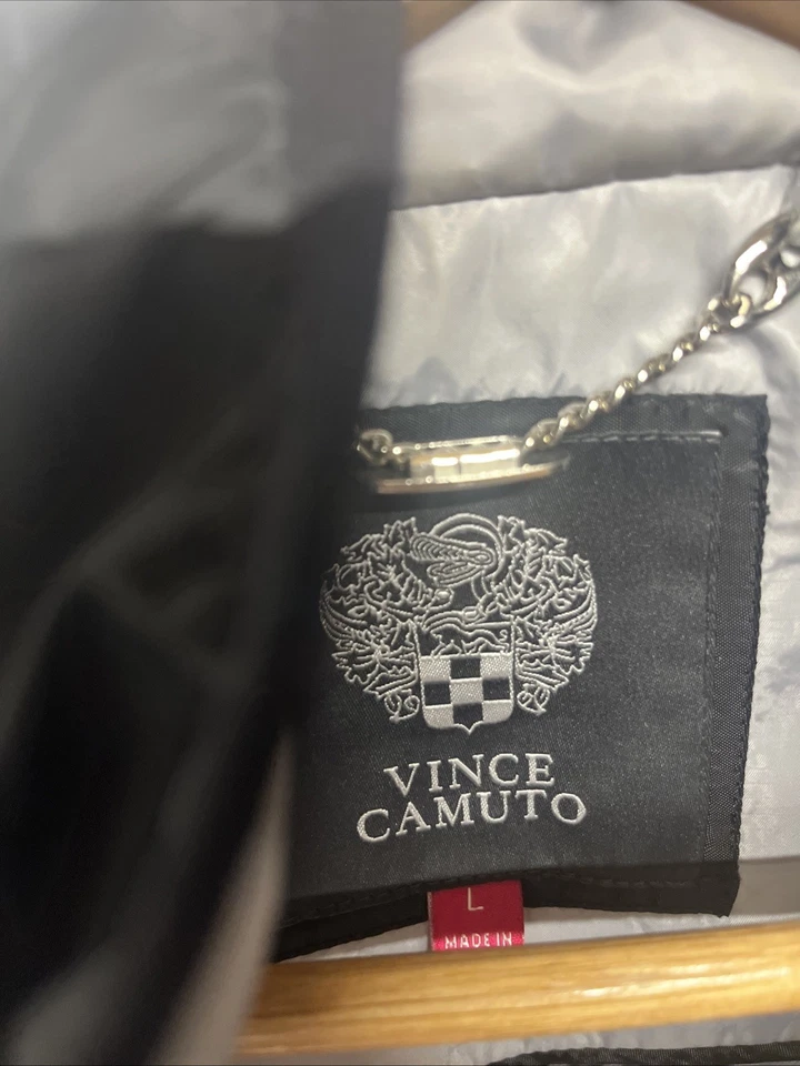 Chaleco Vince Camuto para mujer grande acolchado negro Foto 2 de 4
