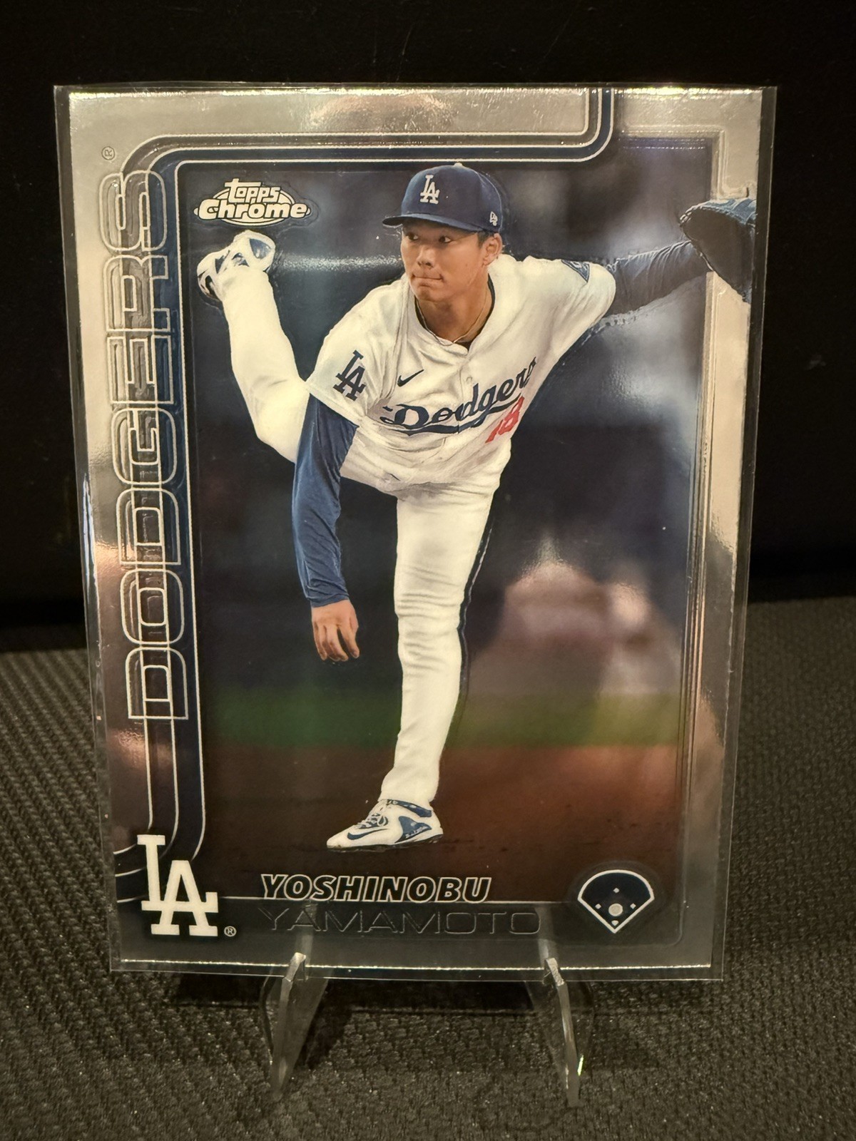 2025 Topps Chrome #179 Yoshinobu Yamamoto Refractors